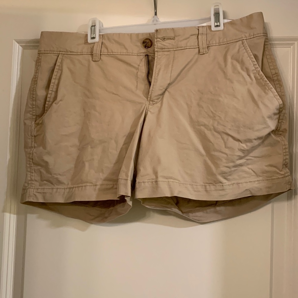 Khaki Old Navy shorts. Size 4. Like new. 97% cotton